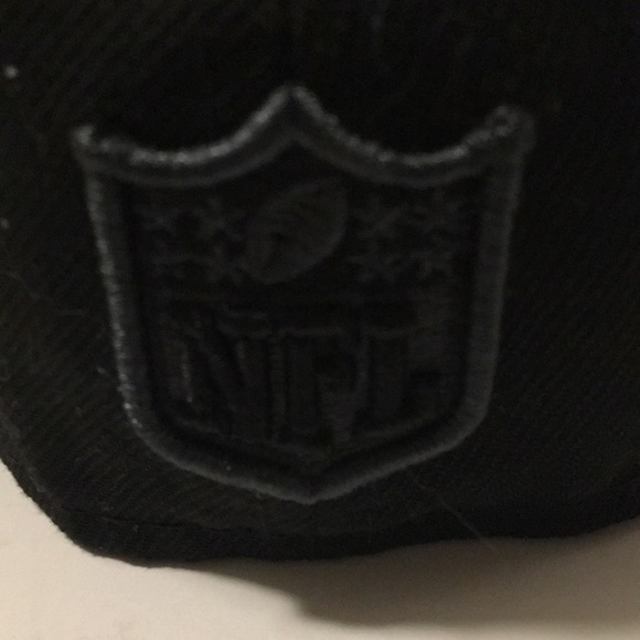 NEW ERA FITTED NEW ENGLAND PATRIOTS CAP 59FIFTY SIZE 8 BLACK ON BLACK NWT. - Picture 3 of 9